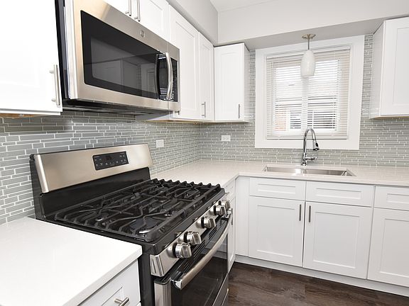 3rd image of 9815 Linn Ave APT 2