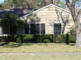 4628 Pine St, Bellaire, TX 77401