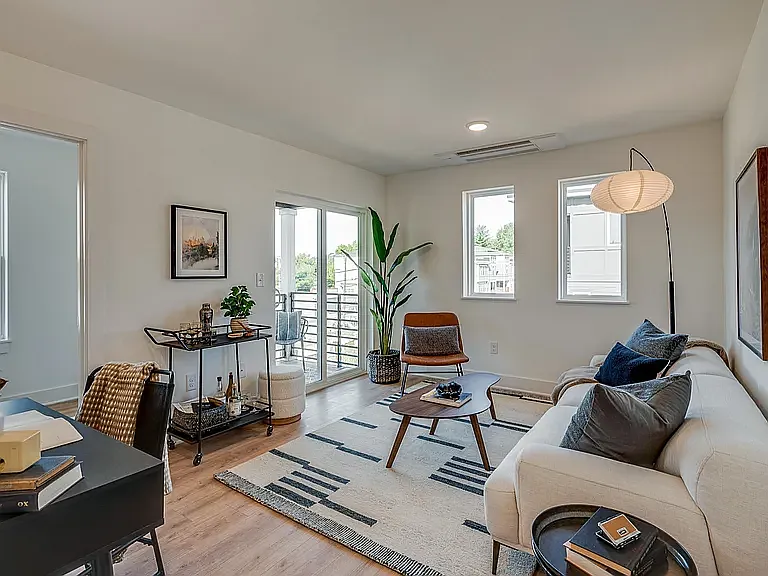 102 Duke St #10 — Photo 15