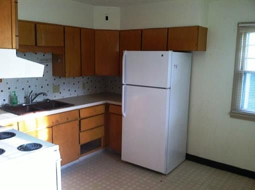 2nd image of 422 R St