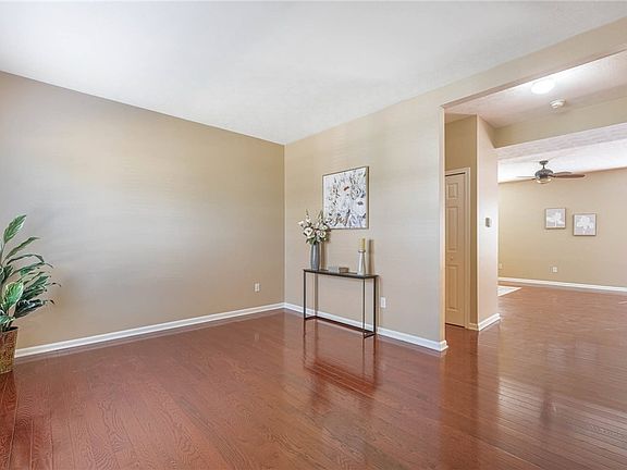 4th image of 3240 Federalist Dr