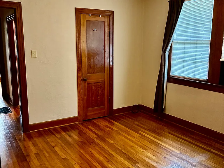 Middle Bedroom