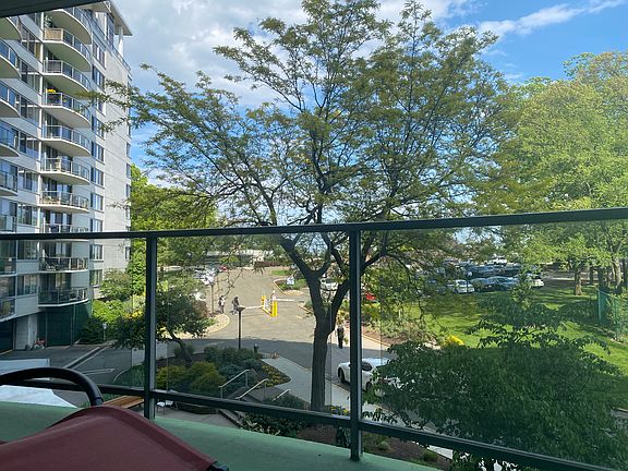 5th image of 1 Claridge Dr APT 224