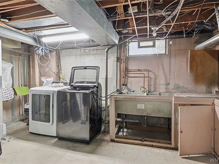 16 Paramount Pkwy — Photo 24