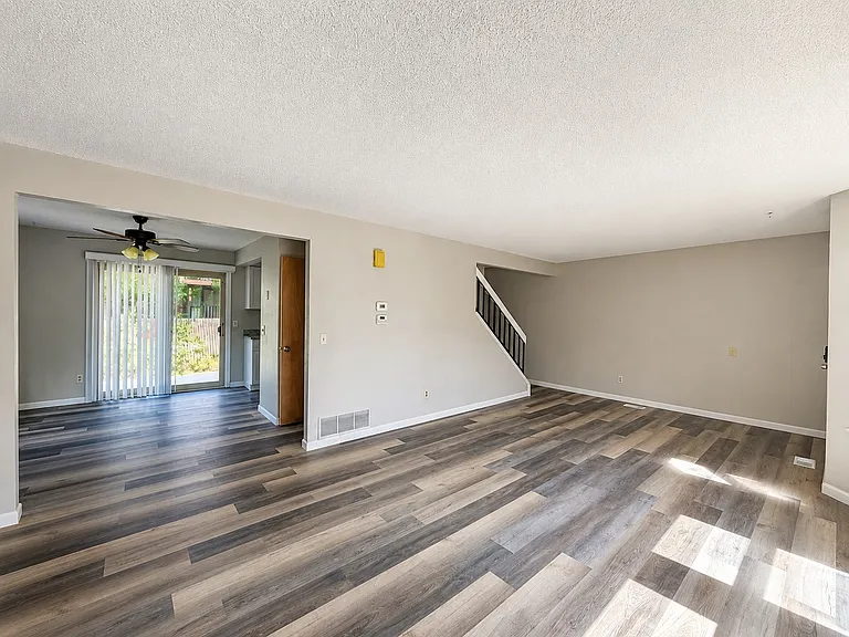 994 S Oakland Ct — Photo 4