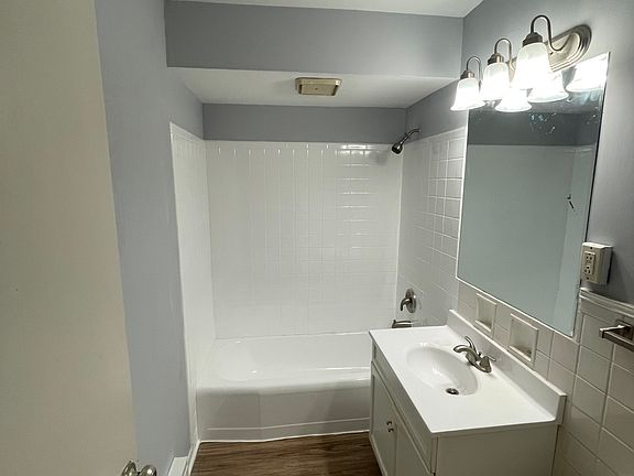 2nd image of 11036 S Kilbourn Ave #4