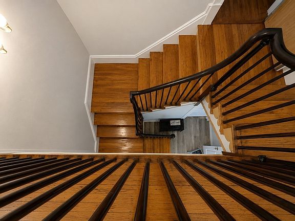 3rd image of 337 Union St