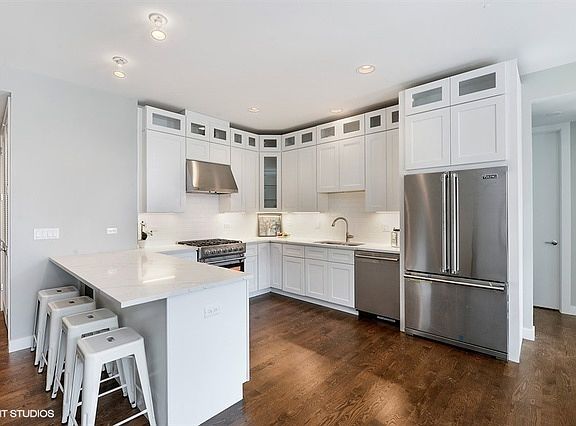 4th image of 2817 N Oakley Ave #2S