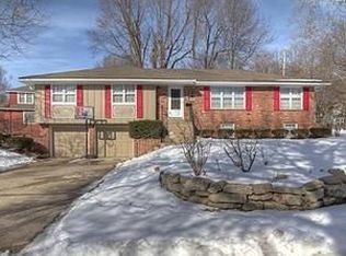 702 W Country Ln, Kansas City, MO 64114