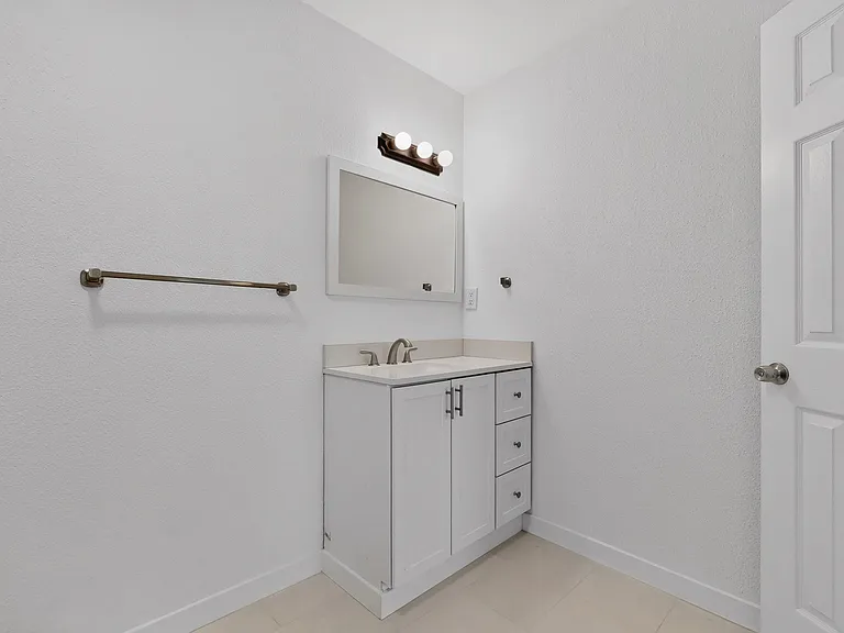 2307 Galway St — Photo 24