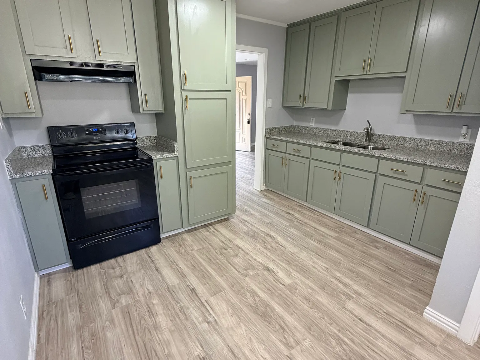 3 bed, 1.5 bath, 1018 sqft, $1,735 — Photo 3