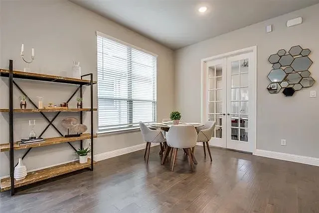 4211 Curtiss Dr — Photo 1