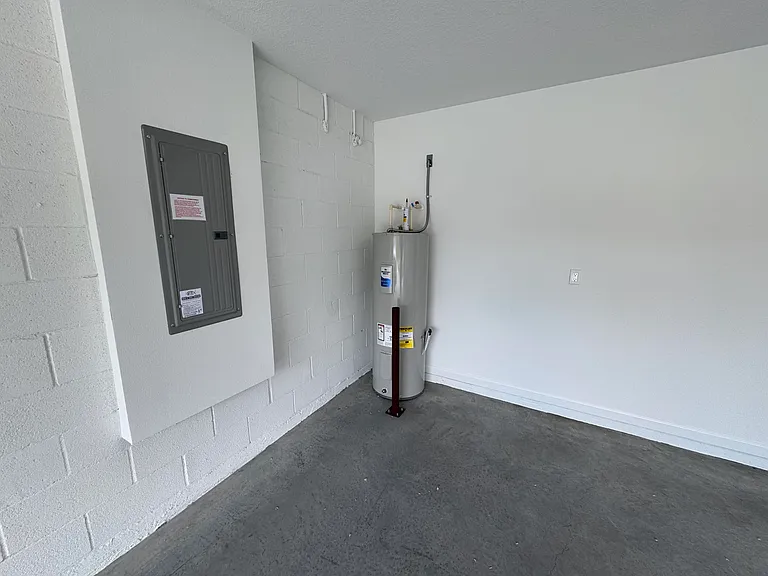 532 SW Buswell Ave — Photo 36