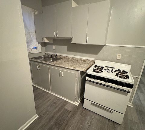 3rd image of 39 1st St