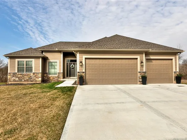 2126 Crooked Creek Dr, Kearney, MO 64060