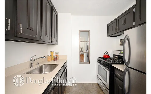 Sold by Douglas Elliman | media 18