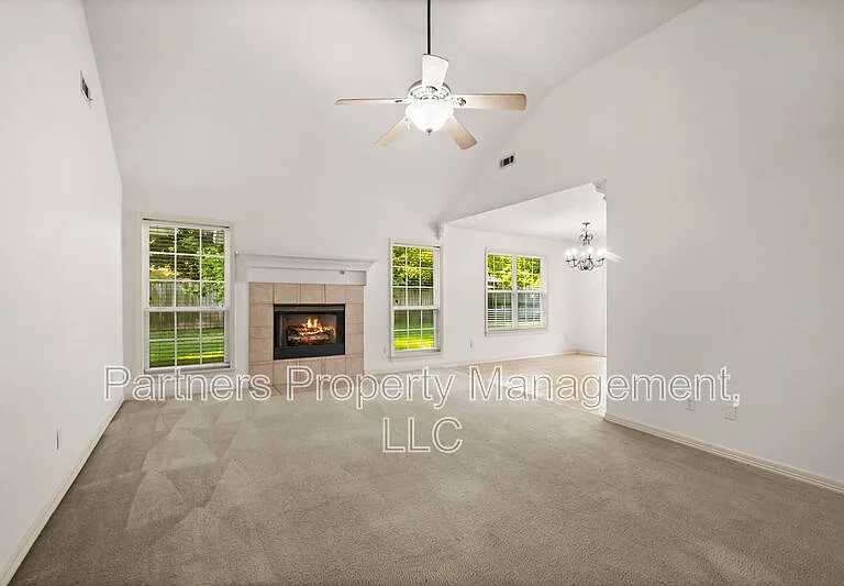 1257 Fox Run Ln — Photo 3