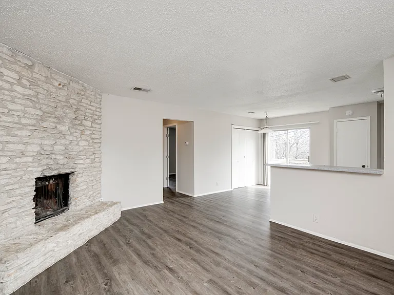 11907 Alpheus Ave — Photo 3
