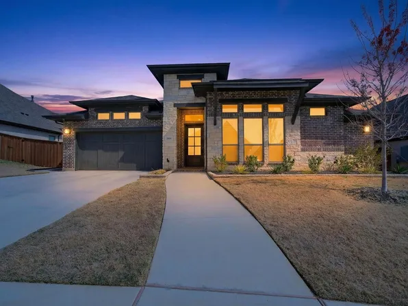 10416 Gray Hills Dr, Fort Worth, TX 76126