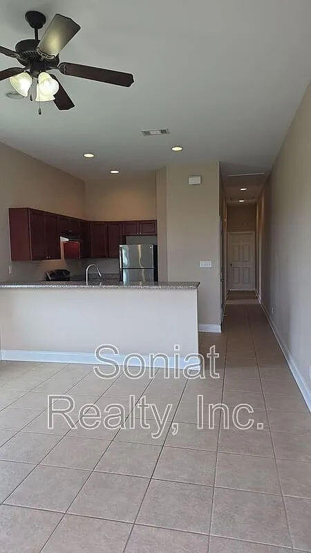 2 bed, 1.0 bath, 785 sqft, $1,325 — Photo 2