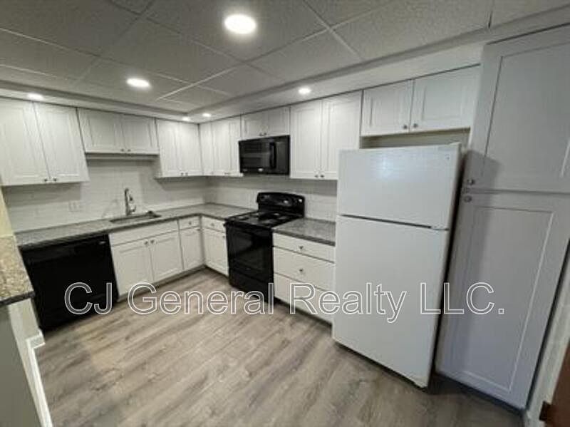 1st image of 106 Broad St APT 32