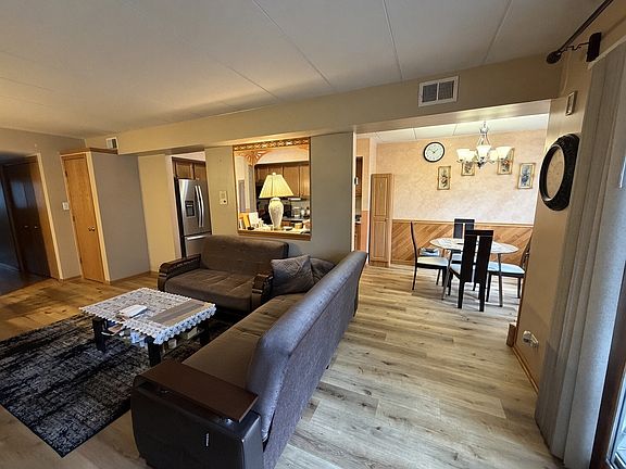 3rd image of 9211 S Roberts Rd APT 1B