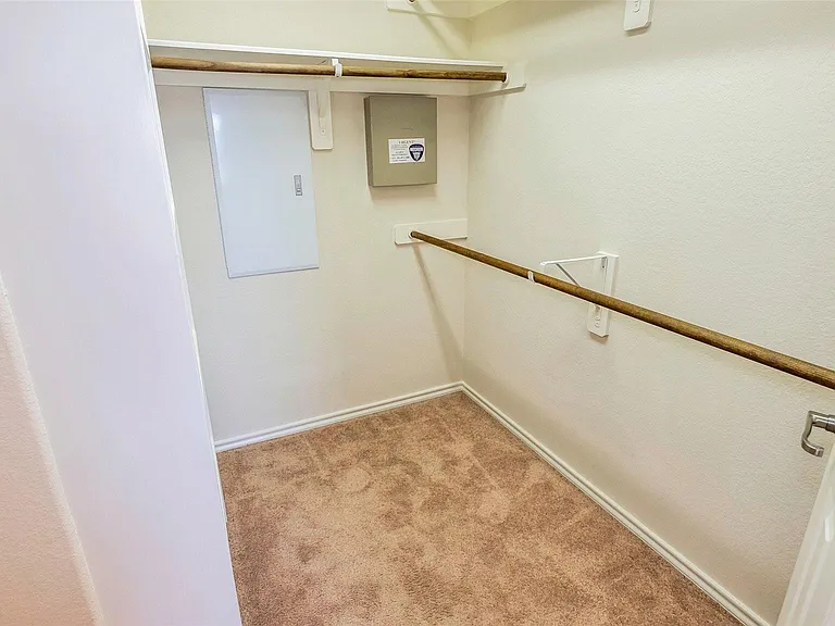 6475 Calgary Woods Ln — Photo 21
