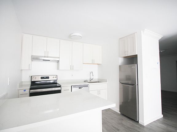 2nd image of 755 Green St APT 1D