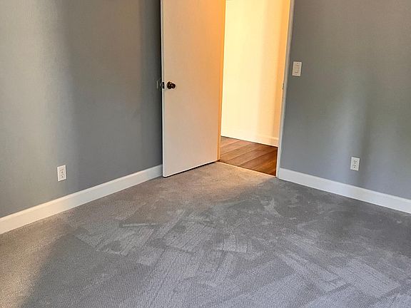 4th image of 12716 Lakeshore Dr APT D