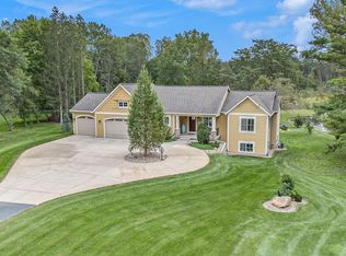 6092 Thornapple River Dr SE, Alto, MI 49302