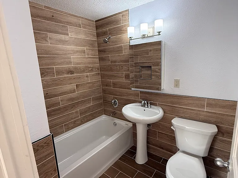 1719 Adams St NE #4 — Photo 1