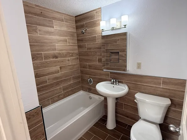 1719 Adams St NE APT 4, Minneapolis, MN 55413