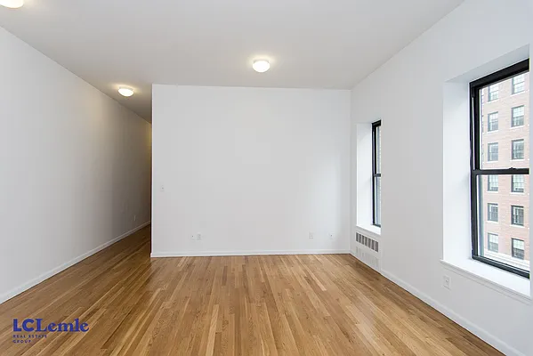 Rented by LC Lemle Real Estate Group | media 16