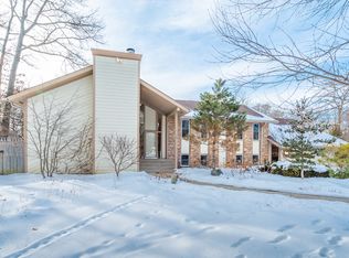 32321 N Forest Dr, Grayslake, IL 60030