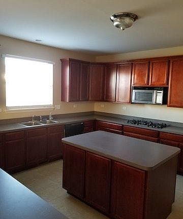 3rd image of 410 Bower Ln