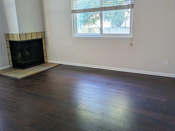 1st Floor - Spacious Family Room