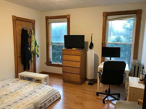4th image of 501 N Tioga St #3B