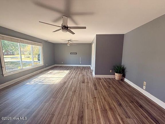 5th image of 402 Crestwood Drive