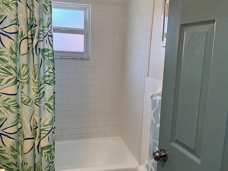 202 E St #B — Photo 29
