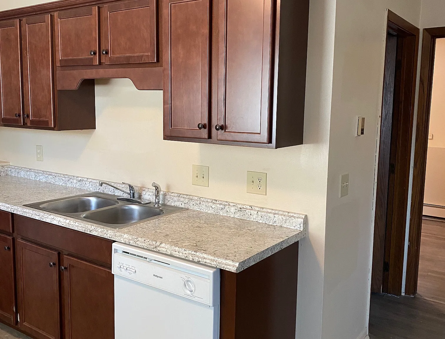 1 bed, 941 sqft, $975 — Photo 3