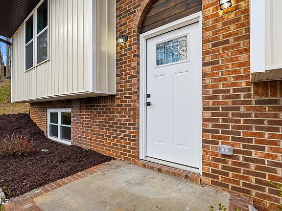 3rd image of 3740 Thorngrove Dr