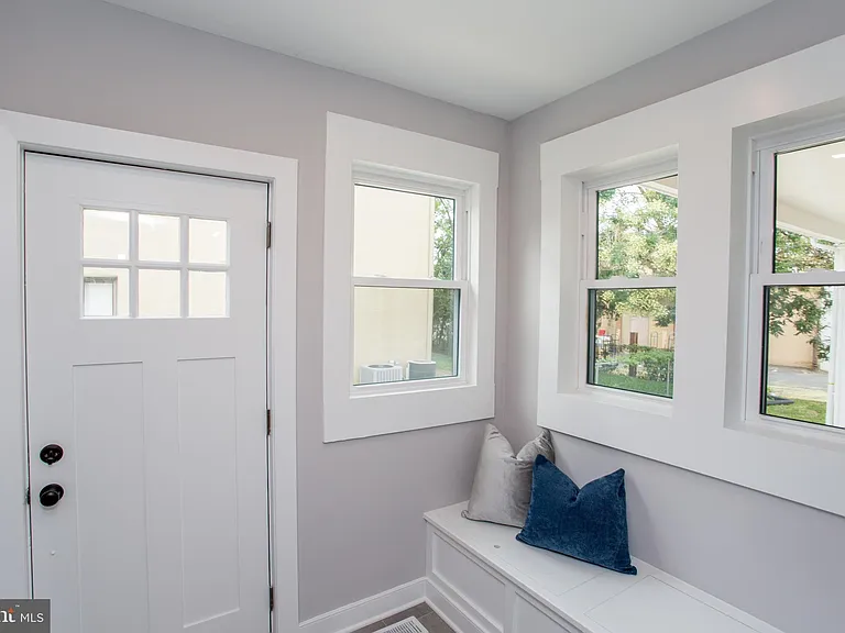 327 Wood St — Photo 22