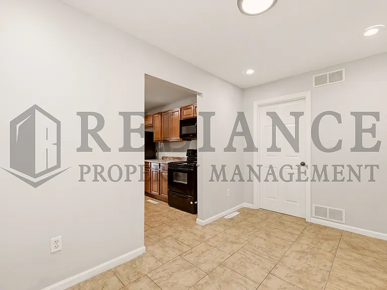 3123 W Douglas Ave — Photo 23