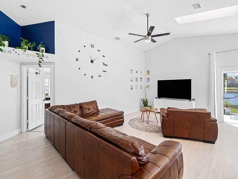 6143 Windlass Cir — Photo 11