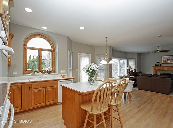 4th image of 24701 W Lincolnway St