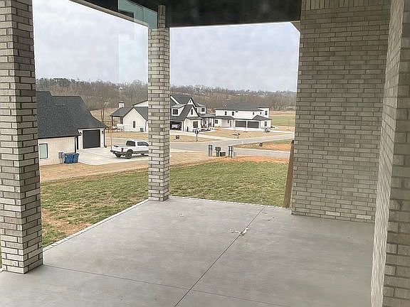 3rd image of 2608 NE Waterfall Ave