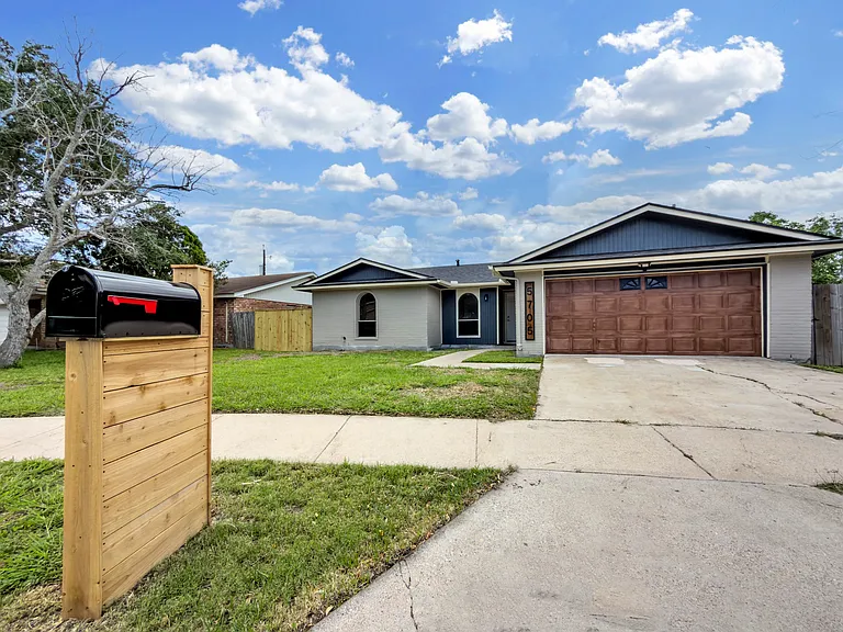 5705 Crest Pebble Dr — Photo 18
