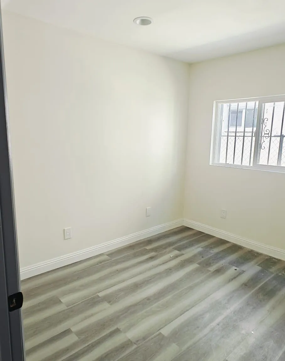 3 bed, 900 sqft, $3,550 — Photo 4