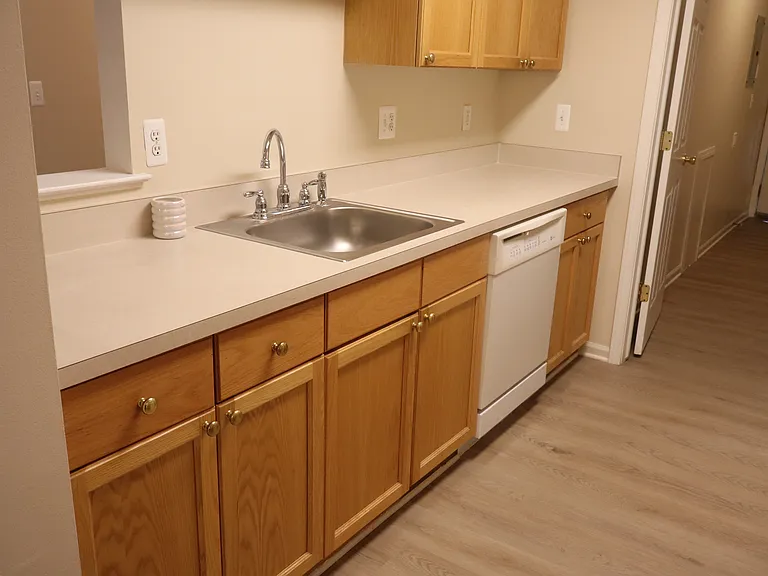 4580 Berkshire Dr — Photo 20
