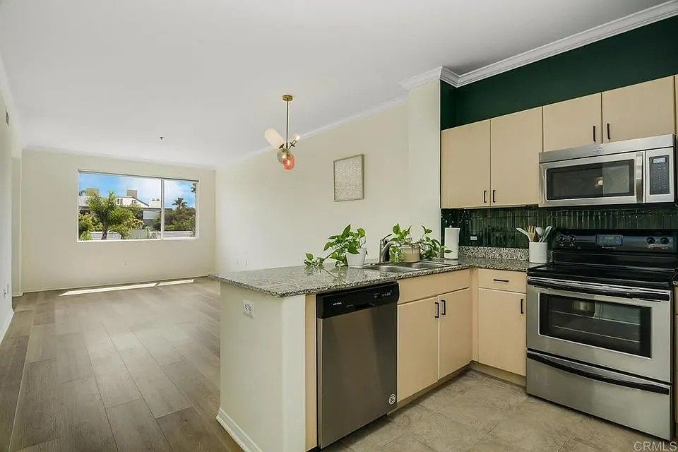 1st image of 1642 7th Ave Unit 424